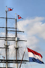 Drapeau des Pays Bas flottant sur le Stad Amsterdam à Bordeaux | Photo Bernard Tocheport