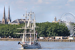 Bordeaux le Tarangini sur la Garonne devant la Grande Roue | Photo Bernard Tocheport