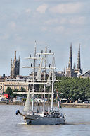 Le 3 mâts Indien Tarangini quitte le port de Bordeaux | Photo Bernard Tocheport