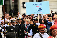 Défilé équipage du Tarangini place de la Comédie à Bordeaux | Photo Bernard Tocheport