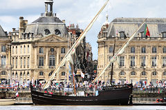 Voilier Vera Cruz et façades de la Bourse à Bordeaux | Photo Bernard Tocheport