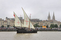  La Caravelle Vera Cruz naviguant sur la Garonne devant le public bordelais | Photo Bernard Tocheport